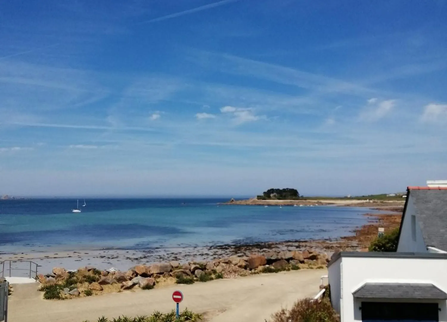 Abord- Vue Sur Mer, Baie De Morlaix, Grande Maison, Ecole De Voile A 100M Plougasnou 0*,  France