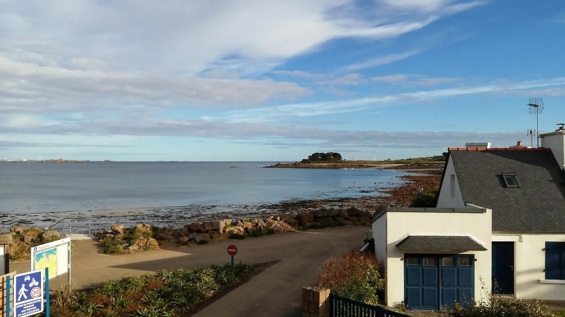 Holiday home Abord- Vue Sur Mer, Baie De Morlaix, Grande Maison, Ecole De Voile A 100M Plougasnou France